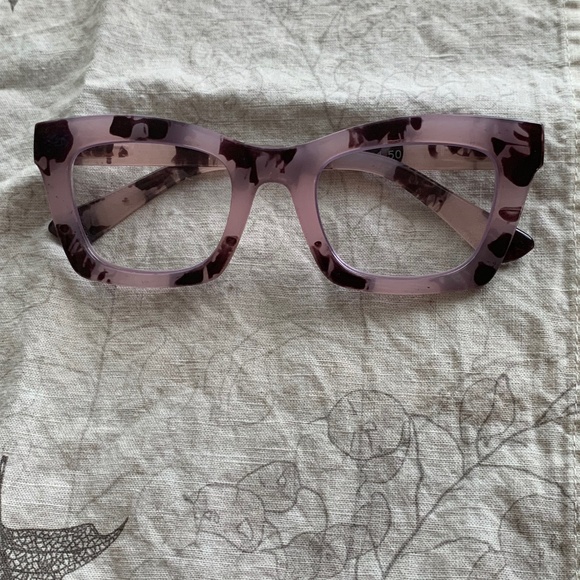 Readers - Picture 4 of 5